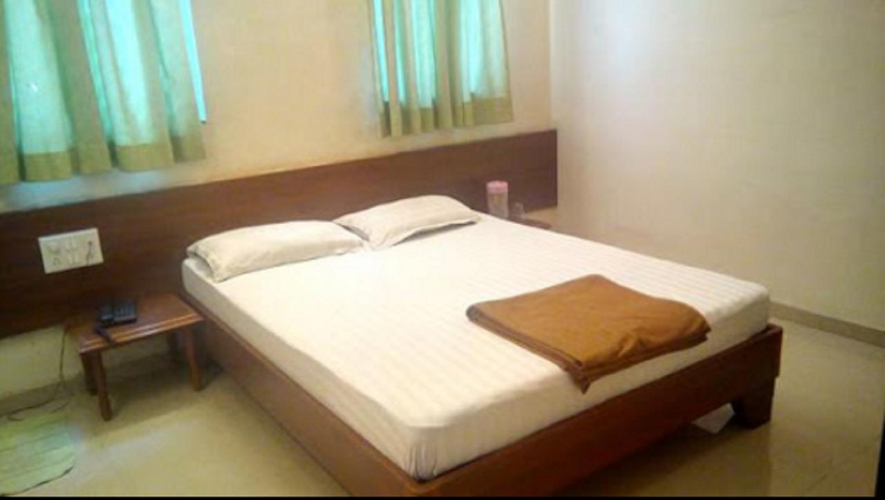 Hotel Rajdeep Pune Esterno foto