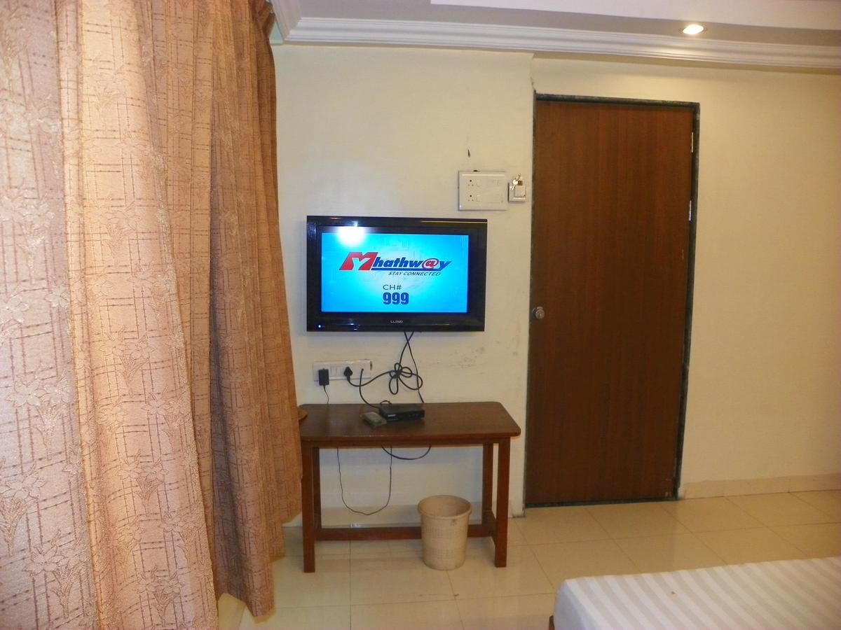Hotel Rajdeep Pune Esterno foto