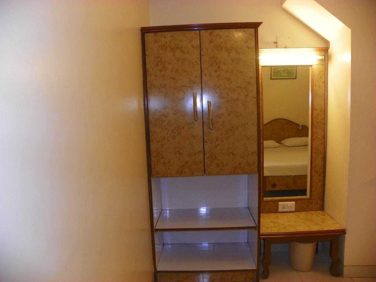 Hotel Rajdeep Pune Esterno foto