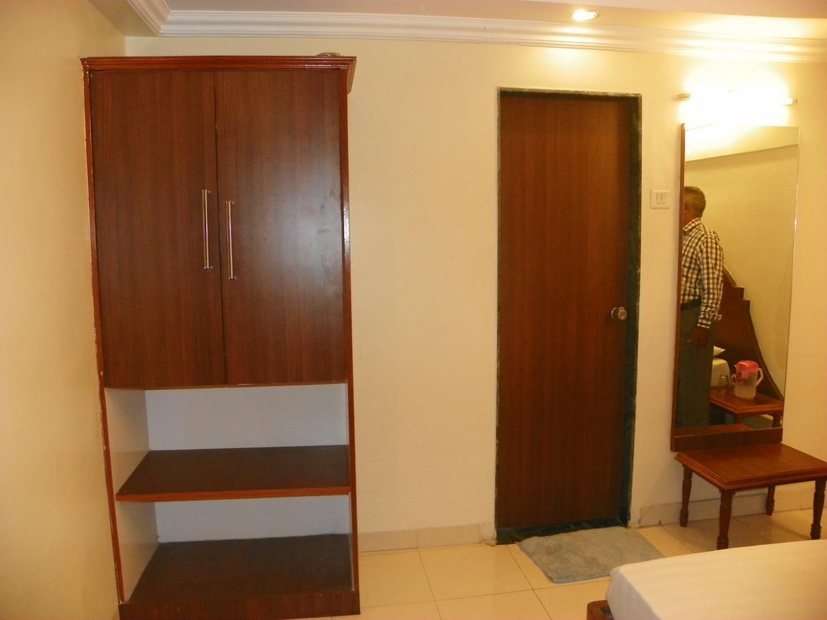 Hotel Rajdeep Pune Esterno foto