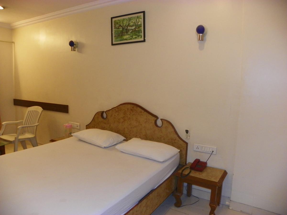 Hotel Rajdeep Pune Esterno foto