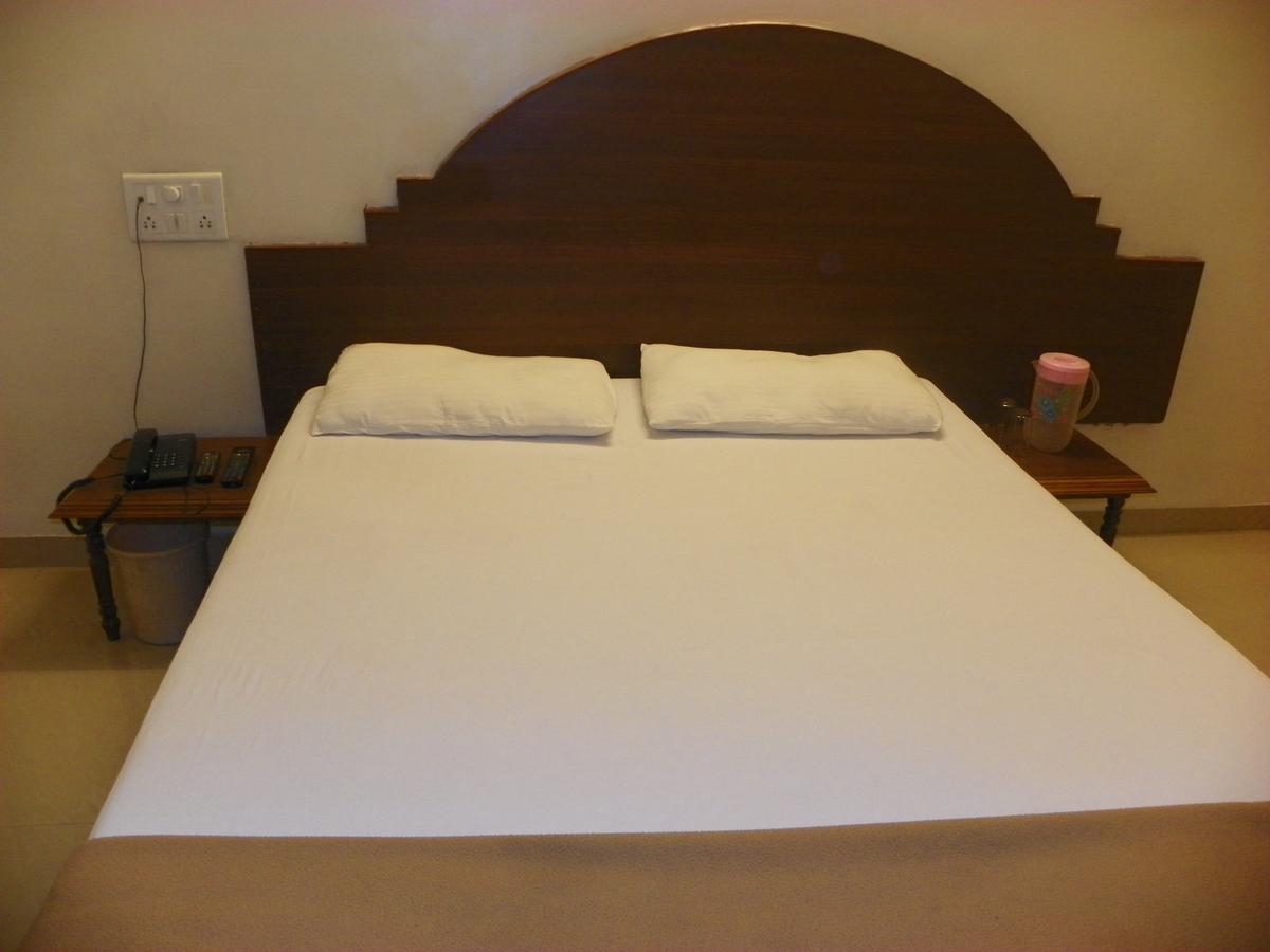 Hotel Rajdeep Pune Esterno foto